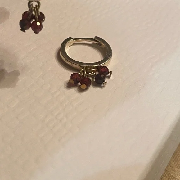 .925 stamped hoop Earrings garnet Beads - Picture 4 of 5